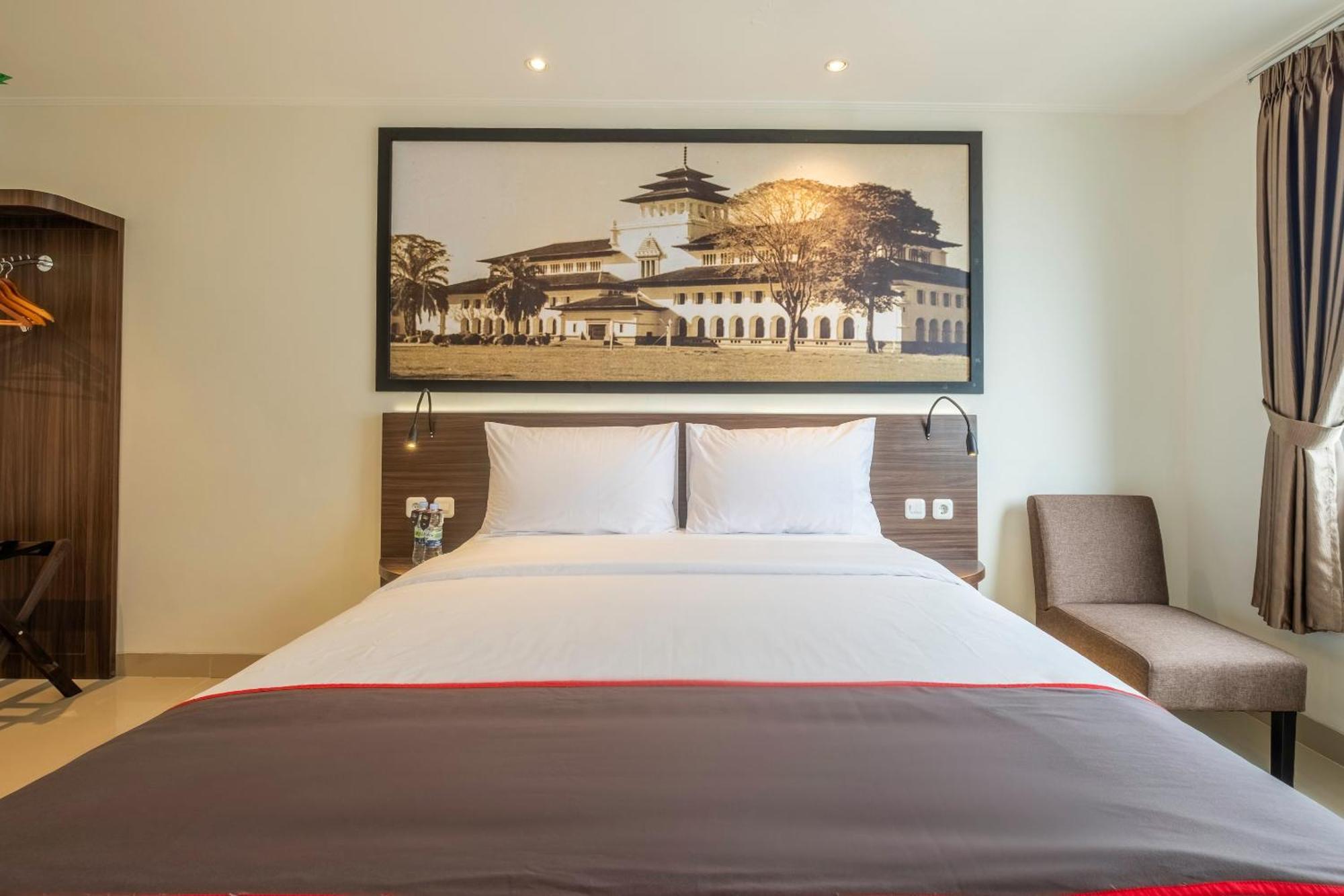 Super Oyo Collection O Hotel Pasar Baru Heritage Bandung Esterno foto