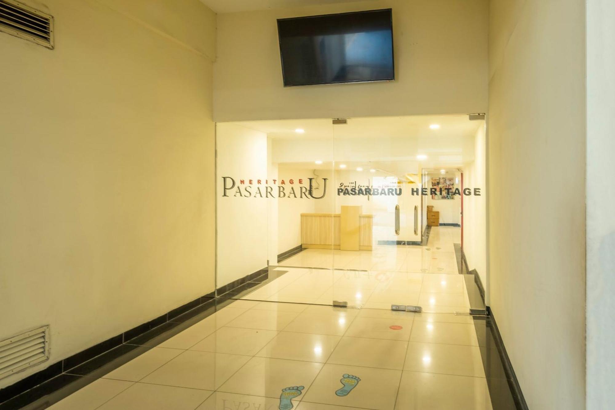 Super Oyo Collection O Hotel Pasar Baru Heritage Bandung Esterno foto