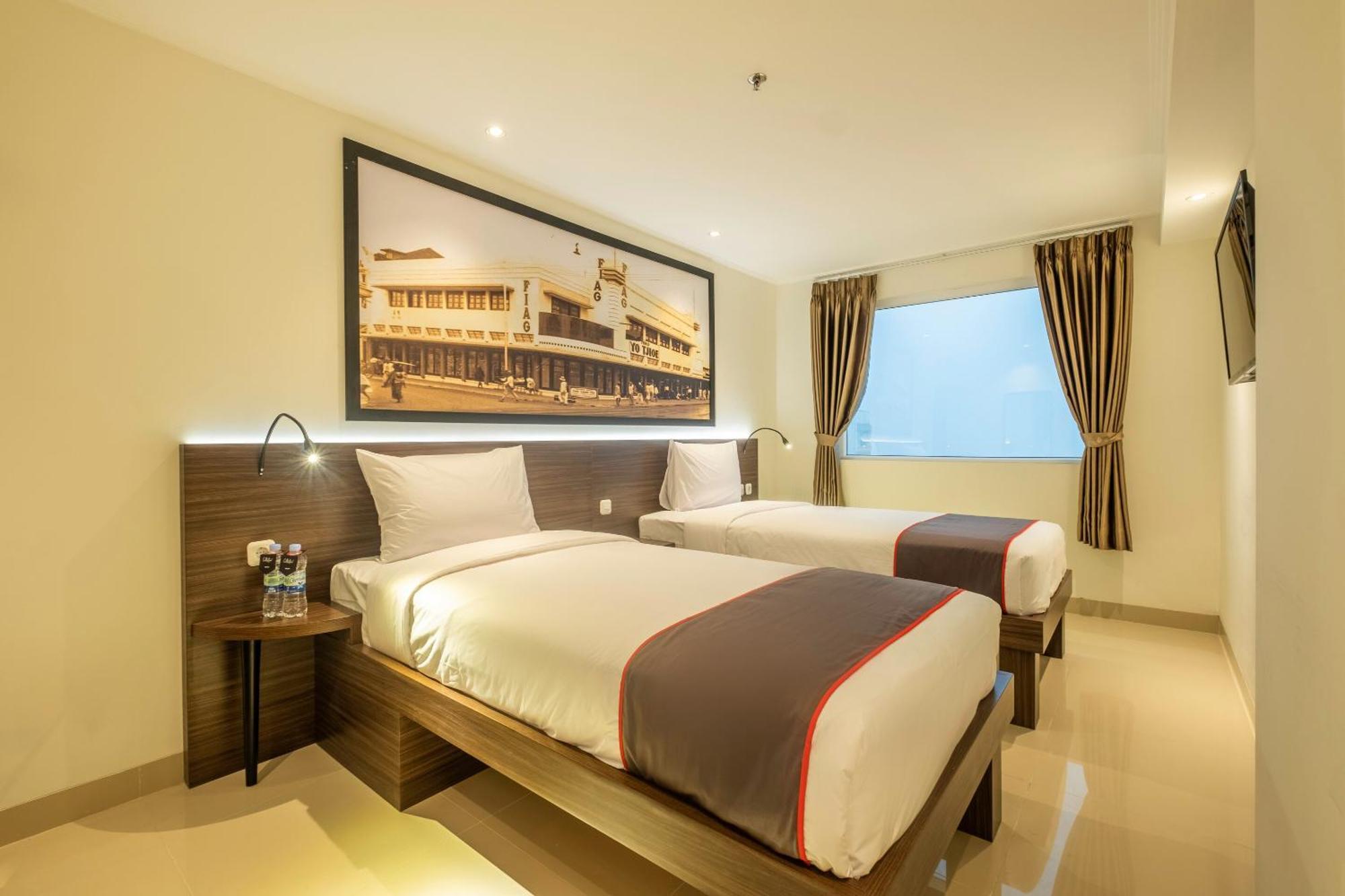 Super Oyo Collection O Hotel Pasar Baru Heritage Bandung Esterno foto