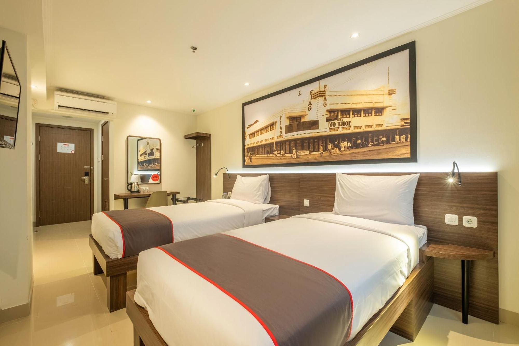 Super Oyo Collection O Hotel Pasar Baru Heritage Bandung Esterno foto